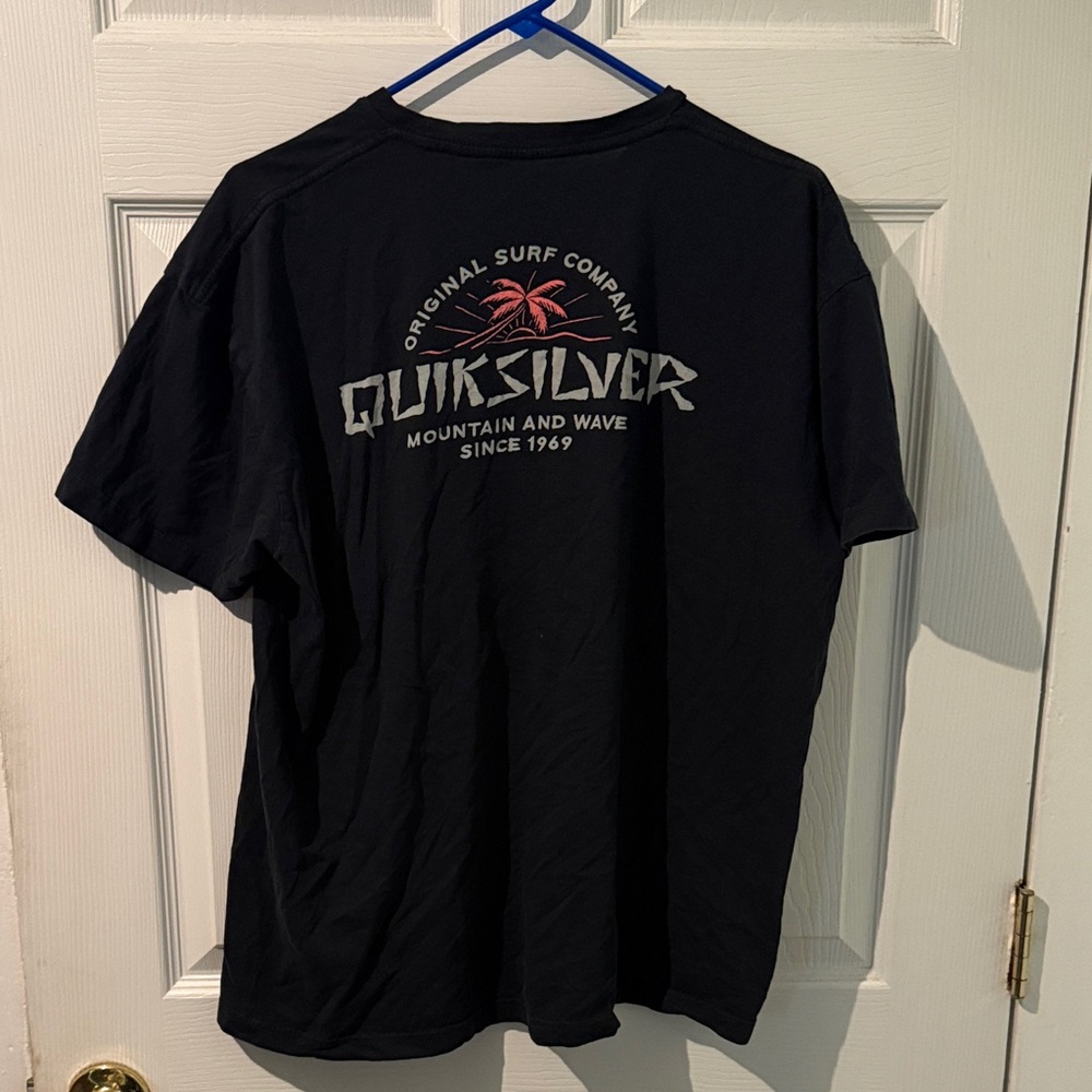 Quiksilver Men's Black Graphic Tee